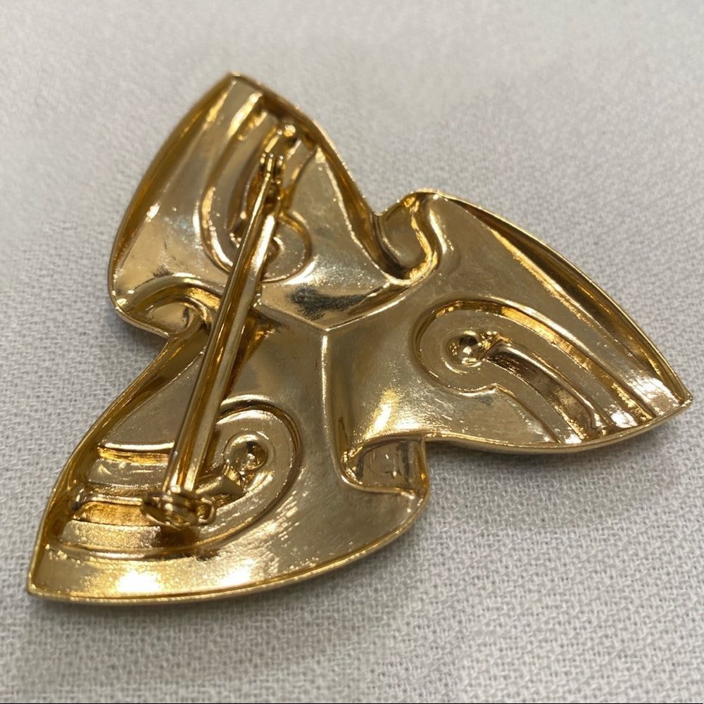 Vintage Gold And Enamel Swirl Brooch - Picture 6 of 12